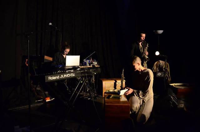 Muzică pentru trei radiouri - Jazz Compas