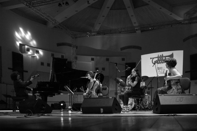 Carlos Maza & Familia - Jazz Compas